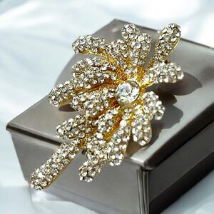 Bloom Beautiful Temperament Fireworks Brooch - New Year's Gift